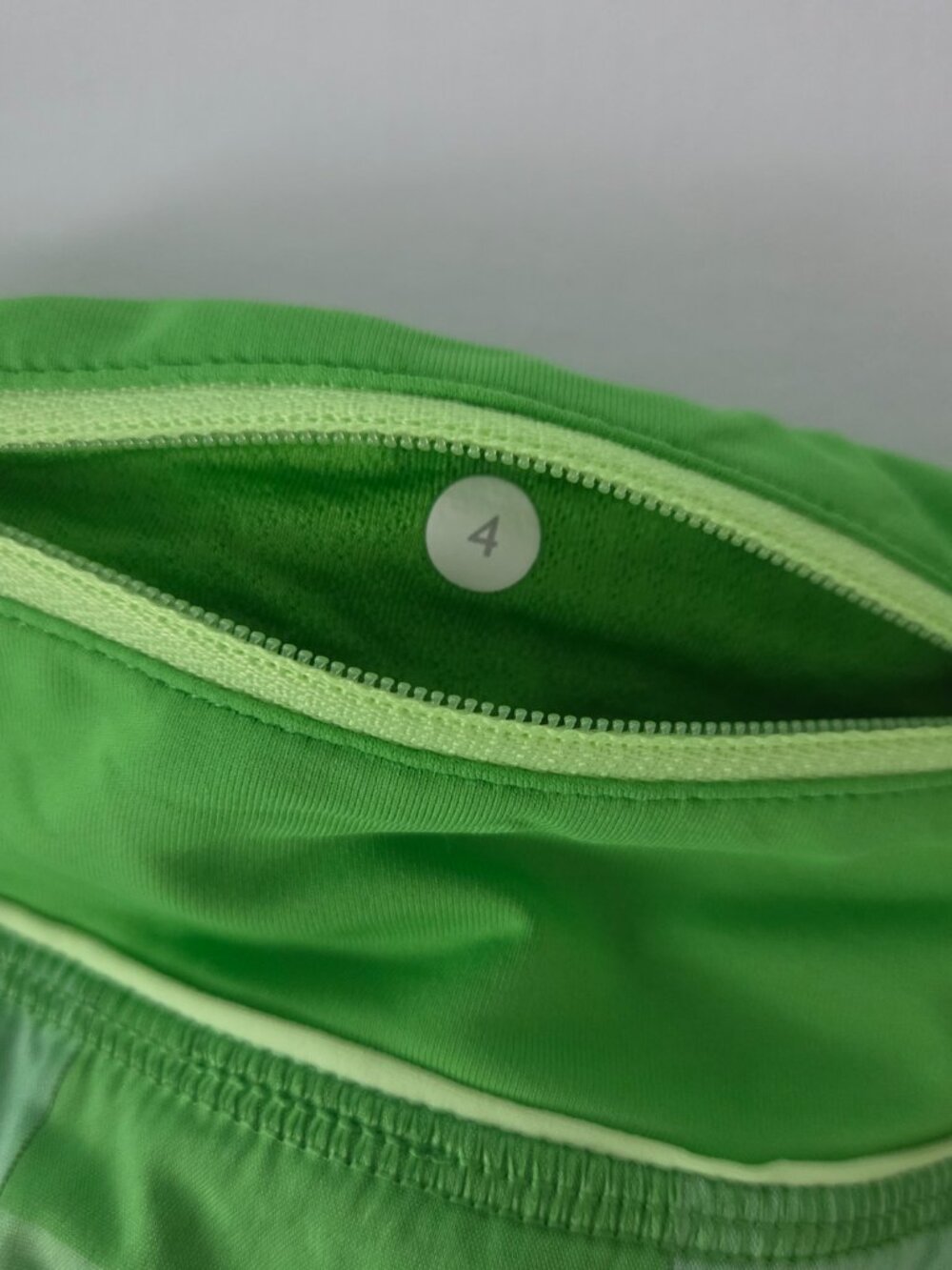 Lululemon Hotty Hot Shorts with Liner Sz 4 - Picture 5 of 6